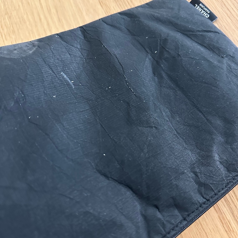 Chanel makeup pouch - Picture 4 of 8